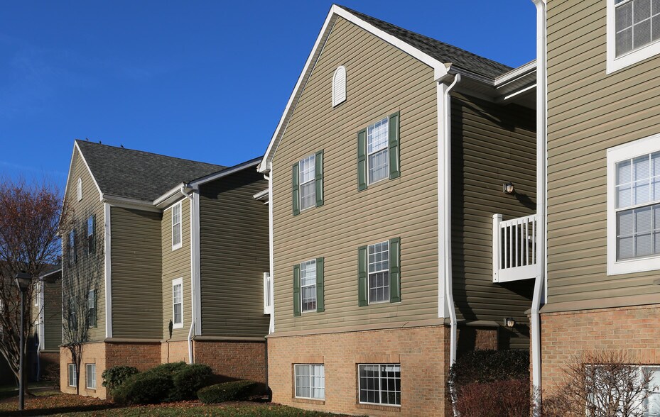 Brookstone Village Luxury Apartments For Rent in Cincinnati, OH