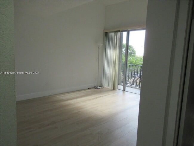Photo - 100 Fontainebleau Blvd Unit 403