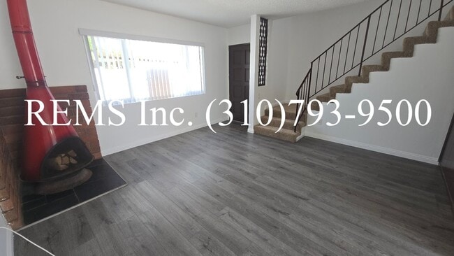 Photo - 2012 Marshallfield Ln Unit A