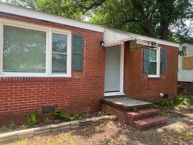 3 Bedroom Brick House - 3 Bedroom Brick House