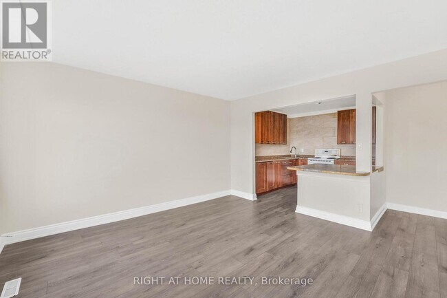 Photo - 1698a Eglinton Ave W