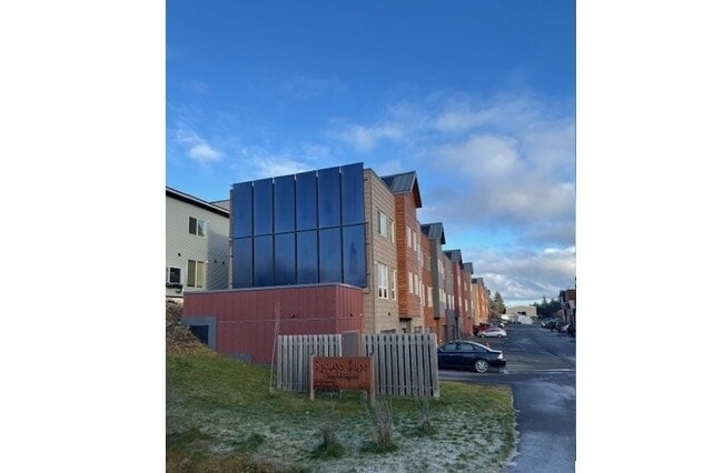 Photo - 529 Carroll Way