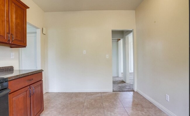 Photo - 6826 Hollenbeck St