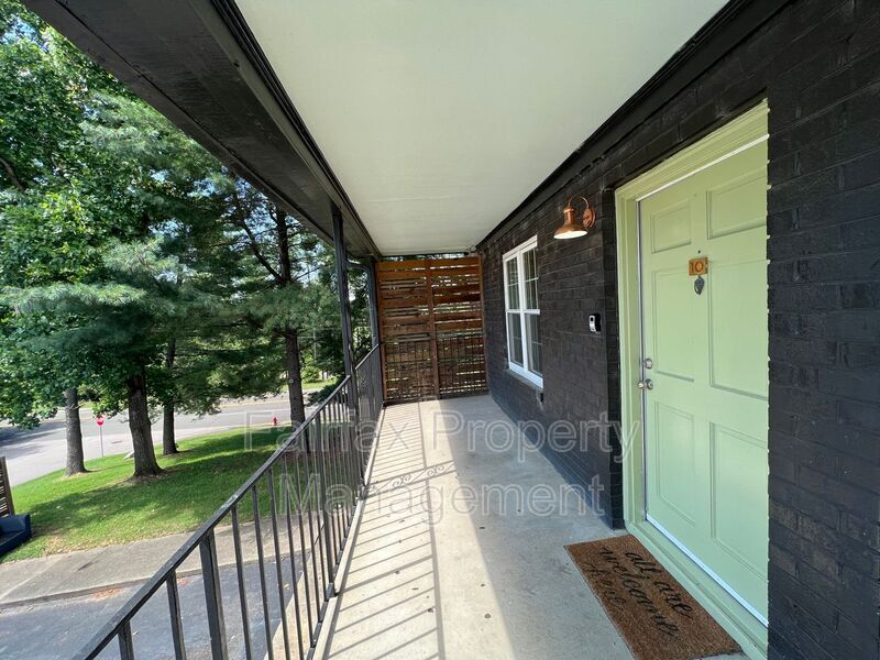 Photo - 1011 Burke St Unidad Apt. 10