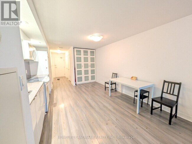 Photo - 705-4k Spadina Ave. Unit 225