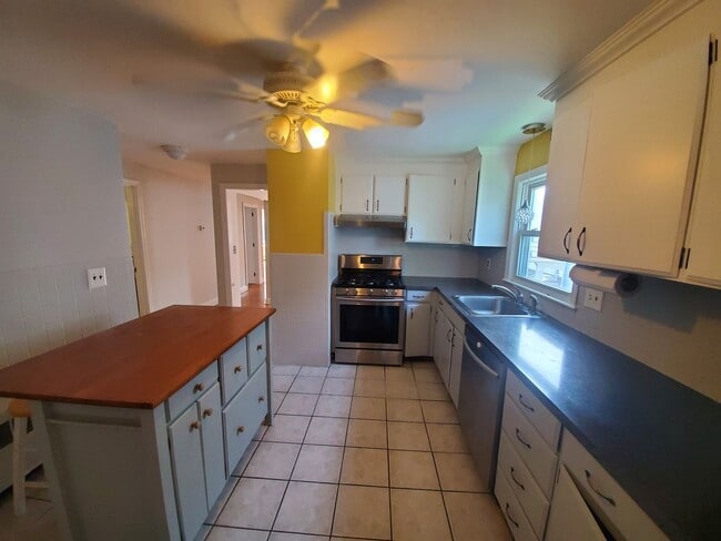 Photo - Spacious 3 Bd 2 Bath Condo near Alewife T ...