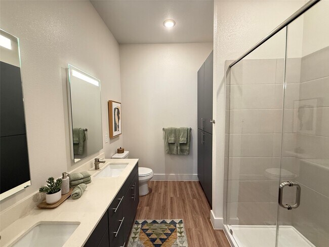 Photo - 641 W Crosstimbers St