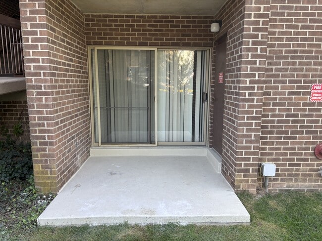 Building Photo - 7908 Pearlbush Dr Unit 104