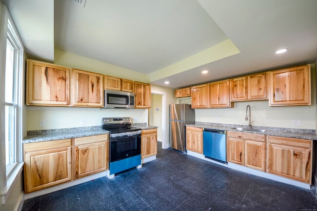 Building Photo - 92 High St Unit 4W