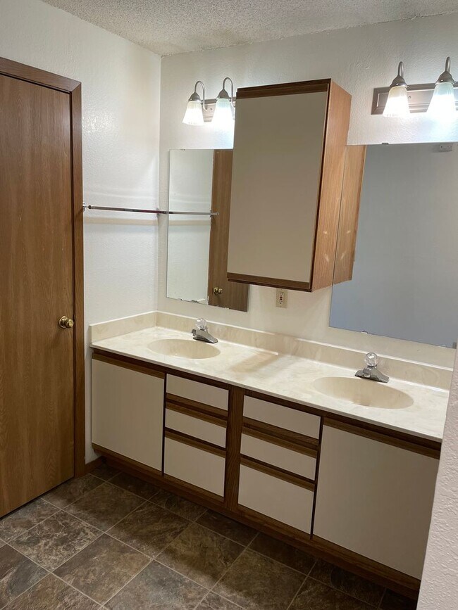 Photo - FIRST MONTH FREE RENT WITH SIGNED 12 MONTH LEASE Unit 404