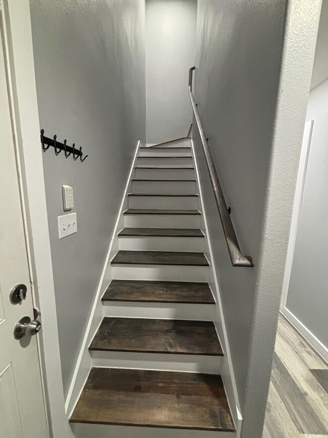 Photo - 8220 Crestview Dr