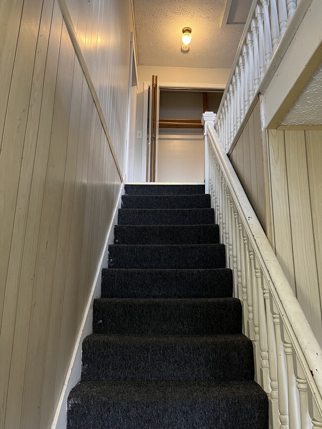 156 Oak St Unit 156 oak st 2nd floor