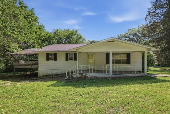 Building Photo - In the Heart of Hixson! 3 beds, 2 baths, Recent Updates!