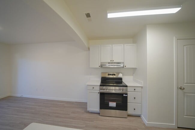 Photo - Remodeled 3 Bed / 2.5 Bath Townhome in Great Location