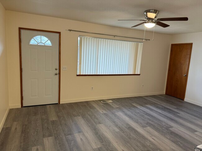 1337 SW Foundry St Unit B