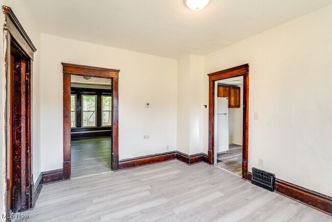 Photo - 485 Allyn St