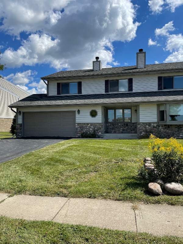 Building Photo - 560 Foxtail Dr