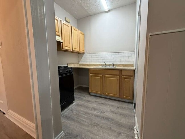 241 Duncan Ave 3 - 237 Duncan Ave