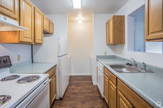 3 BR, 1.5 BA - 950 SF