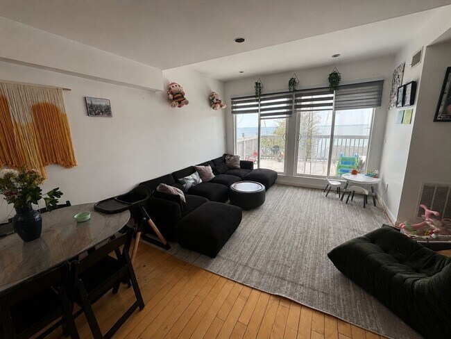 Photo - 1000 Winthrop Ave Unit 3