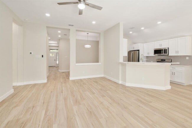 Photo - 19509 Brue St