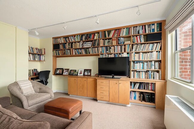 77 E 12th St Unit 4K