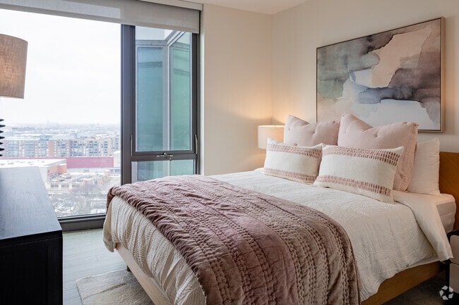 2BR,2BA - 900SF - Bedroom 2 - 1001 South State