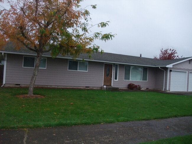 Building Photo - Very Nice Clean Updated Home in Lebanon