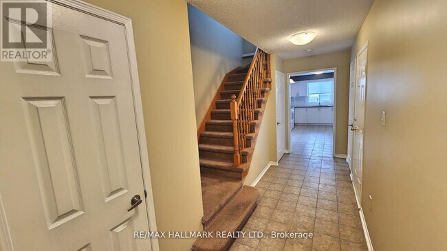 Photo - 48 Downing Crescent