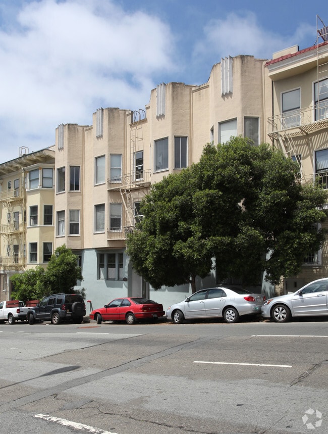 1346 Pine