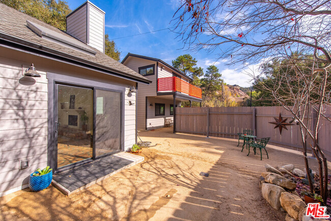 Building Photo - 1372 Old Topanga Canyon Rd Rental