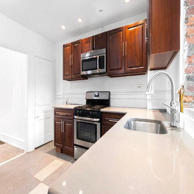 Photo - 539 Fernon St