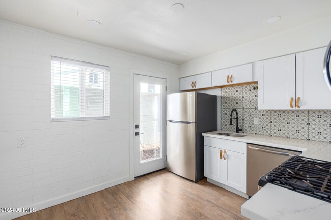 Photo - 3038 N 38th St Unit 7