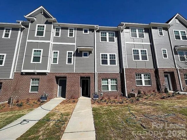 Building Photo - 2027 Tears Ln