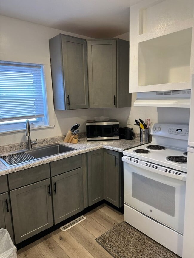 Building Photo - 2848 4th St Unit 1