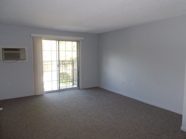 Building Photo - 3 Oak Hill Ln Unit 306