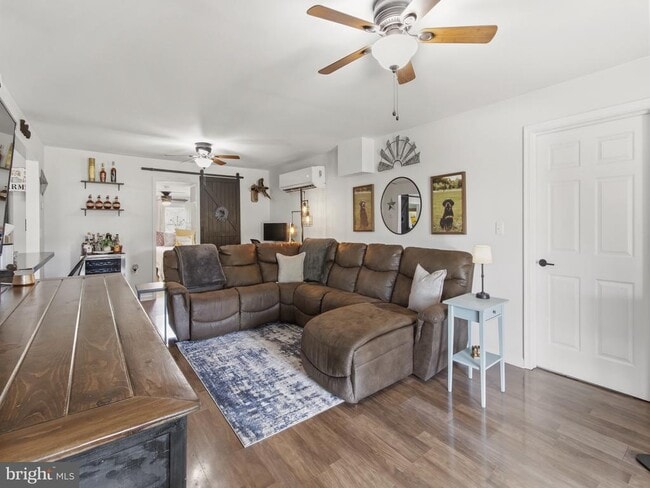 Photo - 9505 Lomax Rd