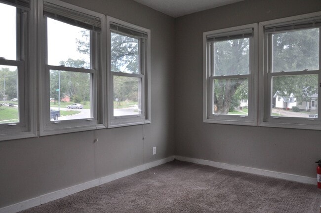 Photo - 4 Bed, 2 Bath!