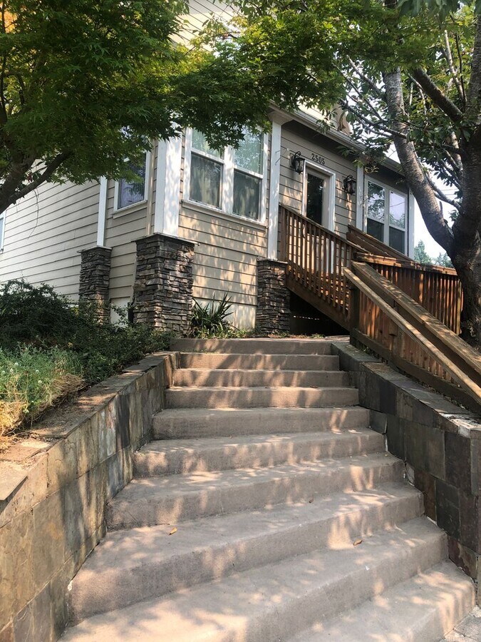 Photo - 2505 SE Monroe St