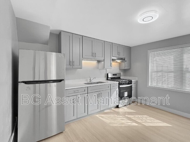 Building Photo - 709 York St Unit C Rental