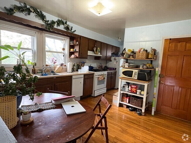 Building Photo - 19 Sartwell Ave Unit 3 Rental