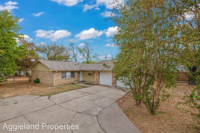4 br, 2 bath House - 1313 Leacrest - 4 br, 2 bath House - 1313 Leacrest