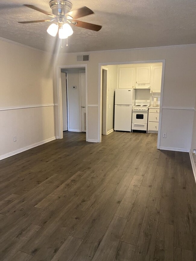 Photo - 1045 E 10th St Unit 1045 E 10th St 106