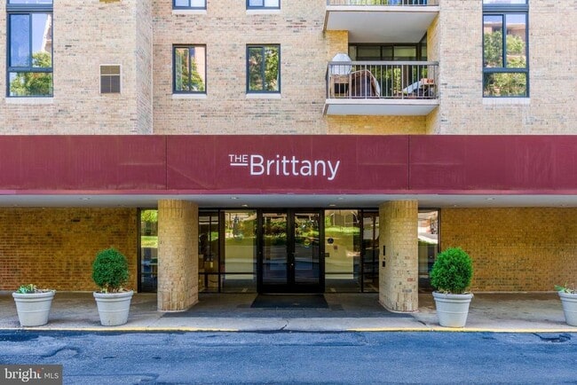 Building Photo - 4500 S Four Mile Run Dr Unit 105