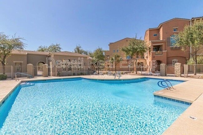 Building Photo - 240 W Juniper Ave