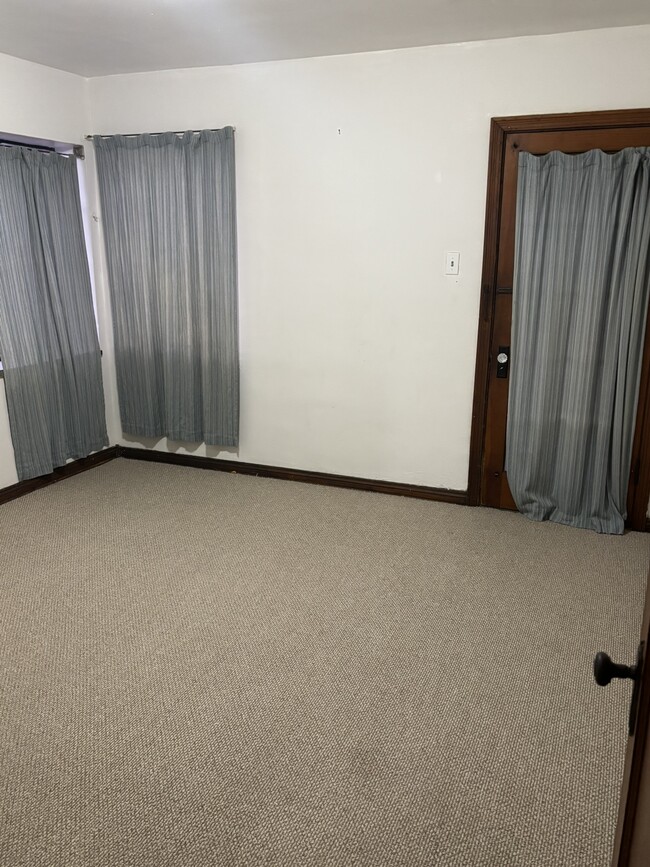 Living Room - 5316 Miami St Unit 5316