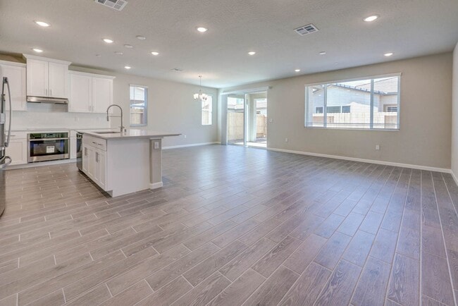 853 Eclipse Ln