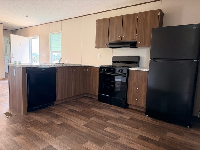 Photo - 833 Lovell Rd