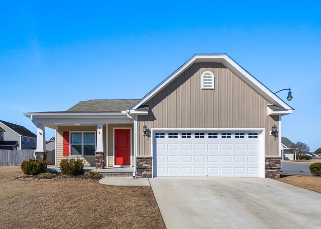 Building Photo - 704 Jade Ln