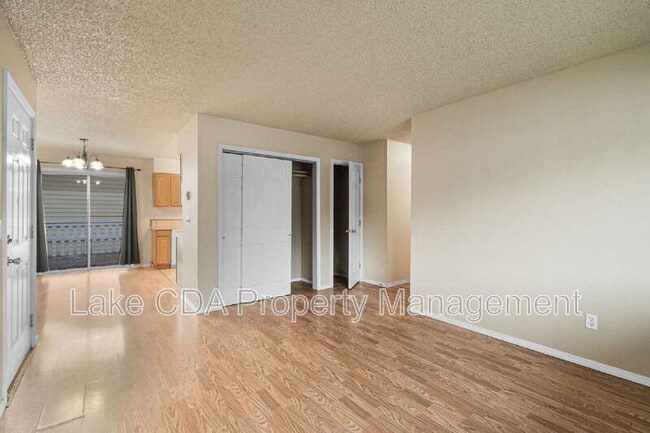 Photo - 906 N 2nd St